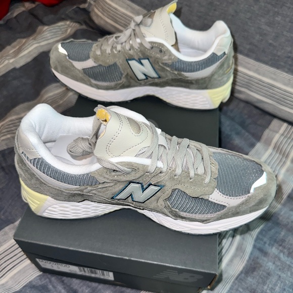 New Balance 2022 Protection Pack ‘Mirage Gray’ BRAND NEW Size 9 - Picture 3 of 8